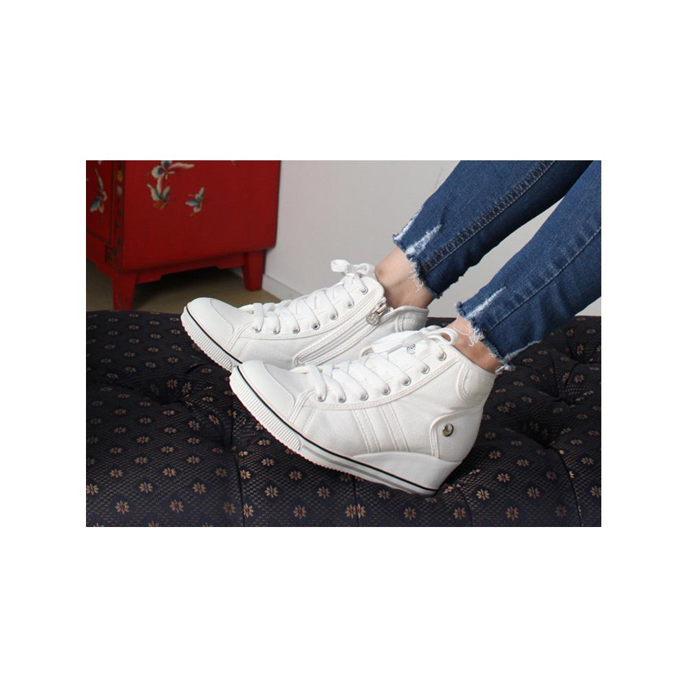 Wedgeheel sneakers for a casual look Blood