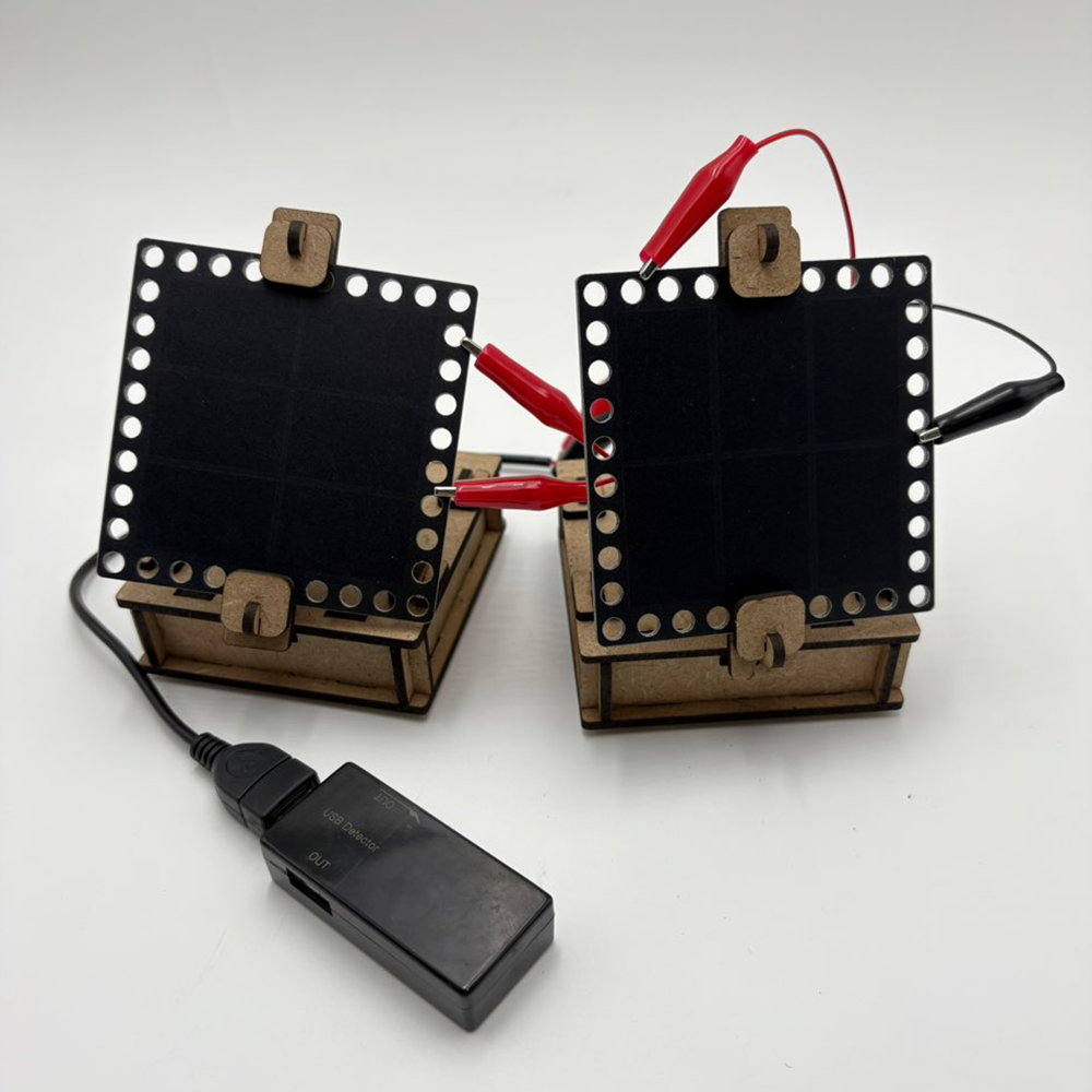 Portable combinable solar charger SolarBrick GEN4